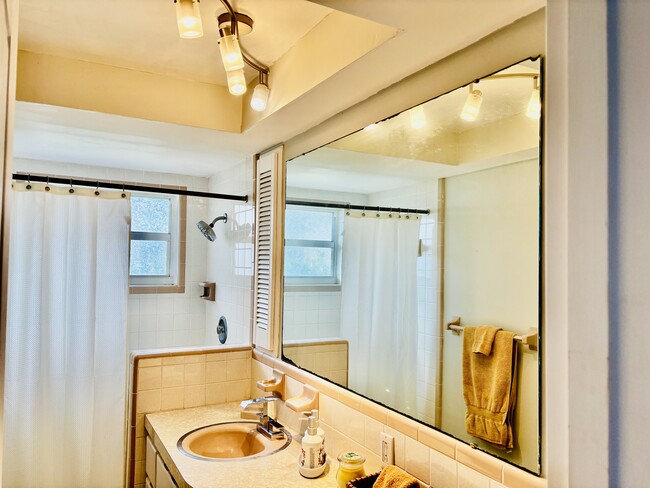 Building Photo - 381 Delido Ct