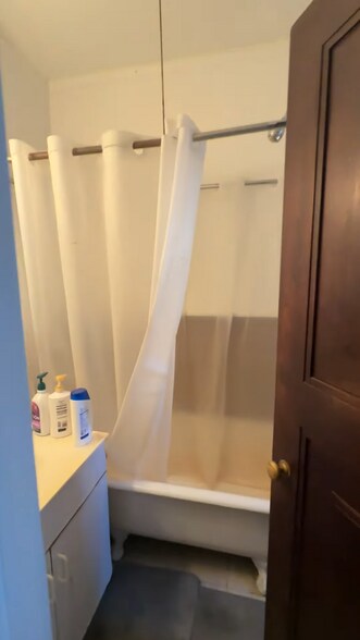 Building Photo - 81 Westland Ave