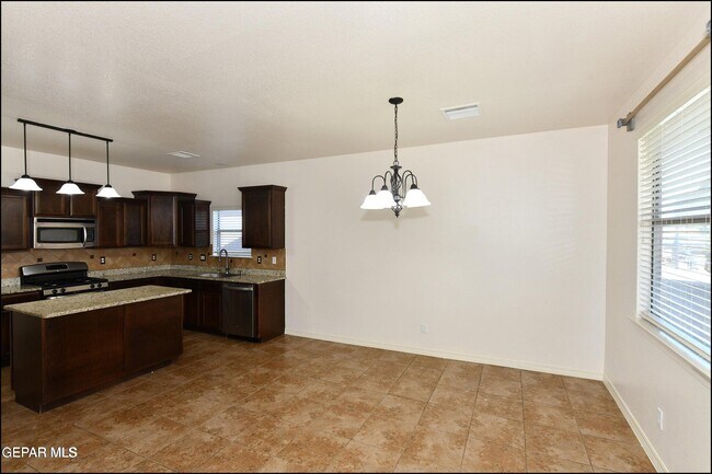 Building Photo - 14309 S Cave Ave