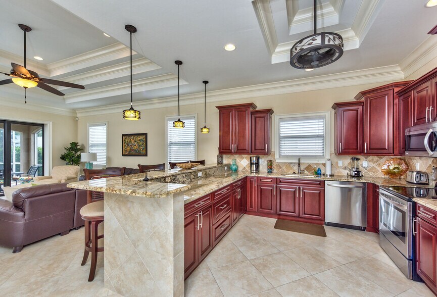 Building Photo - 715 102nd Ave N