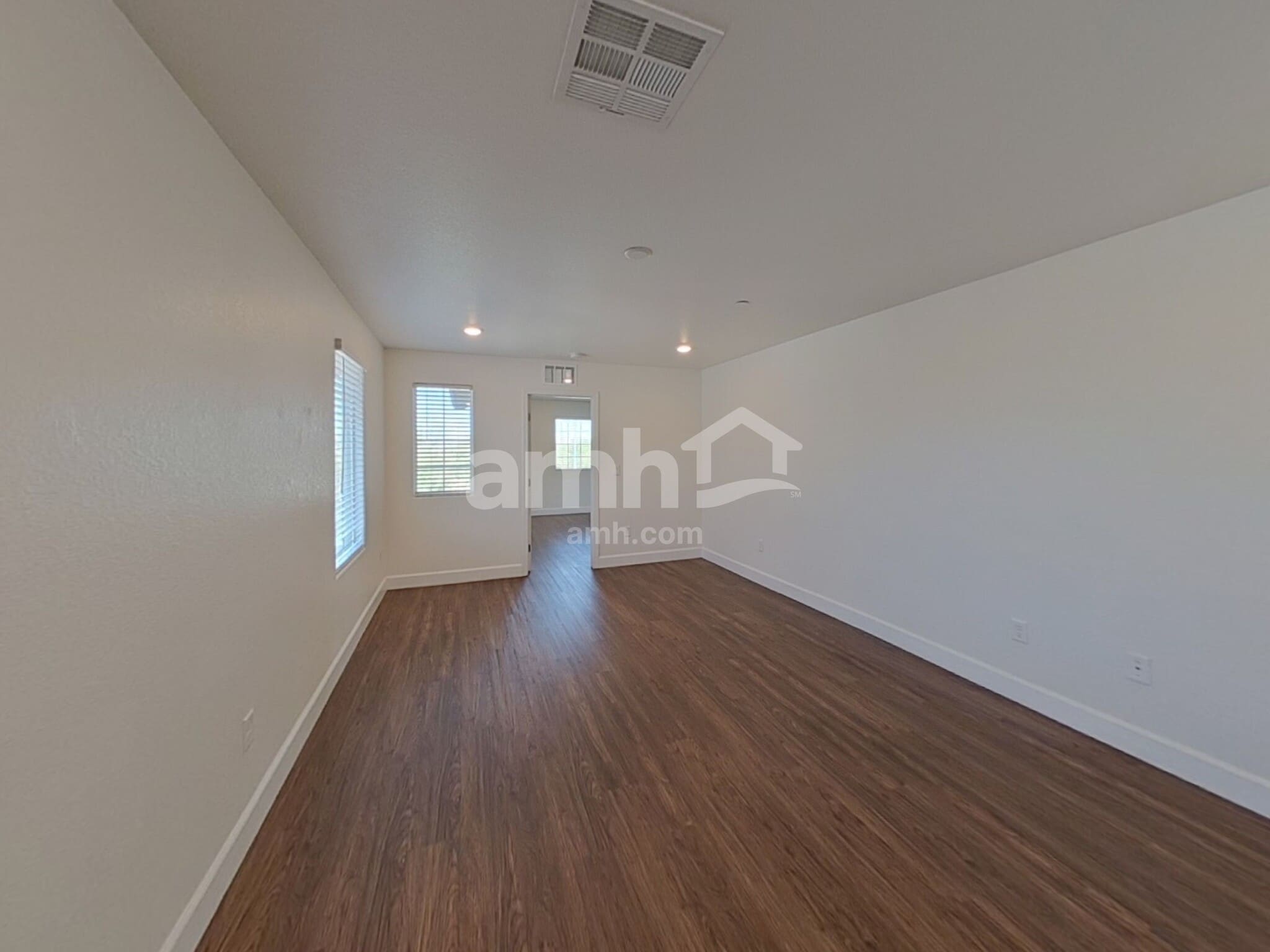 Building Photo - 696 N Water St