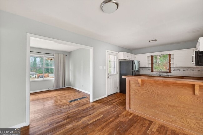 Building Photo - 3178 Pinehill Dr