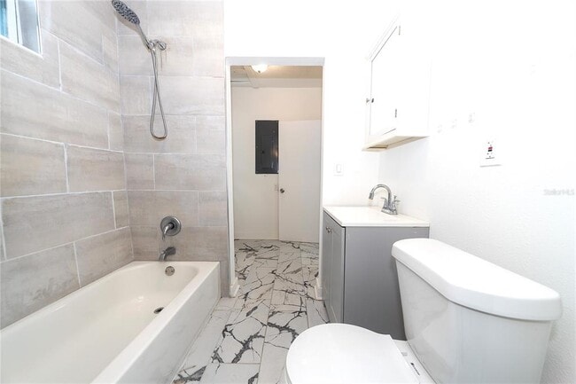 Building Photo - 618 25th St W