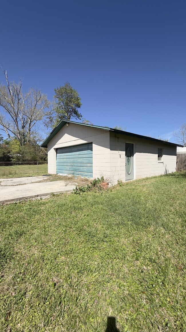 Building Photo - 231 N Collen Rd