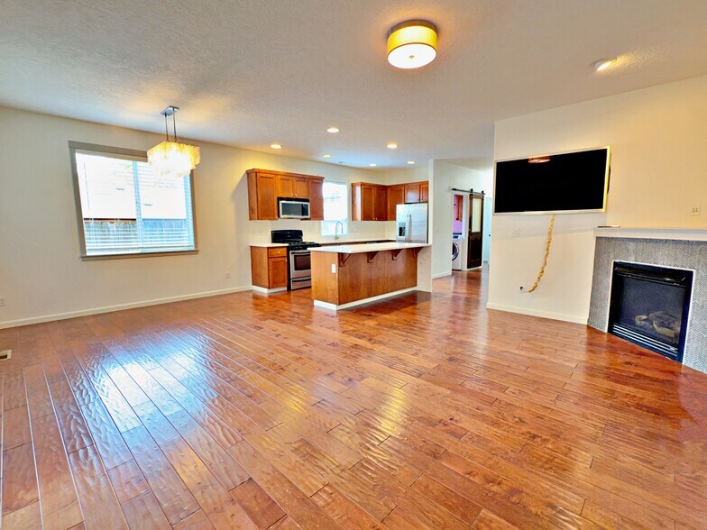 Building Photo - 411 SE 52nd Ave
