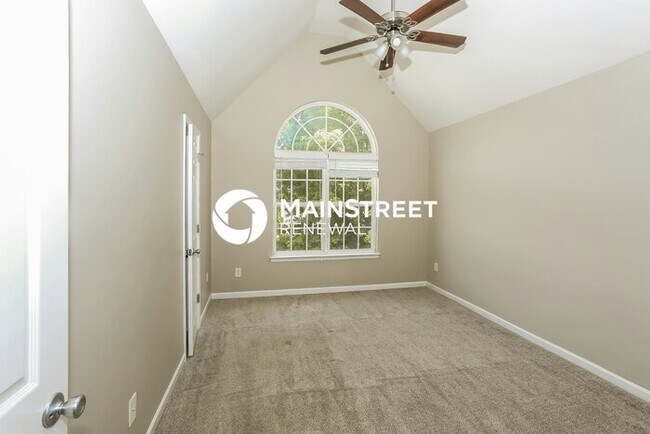 Building Photo - 4 Bedroom Pet-Friendly Home in Charlotte, NC with Main Street Renewal