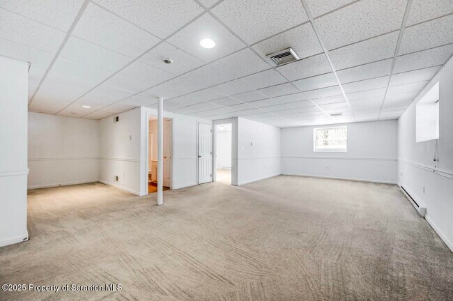 Building Photo - 28 Robin Ln