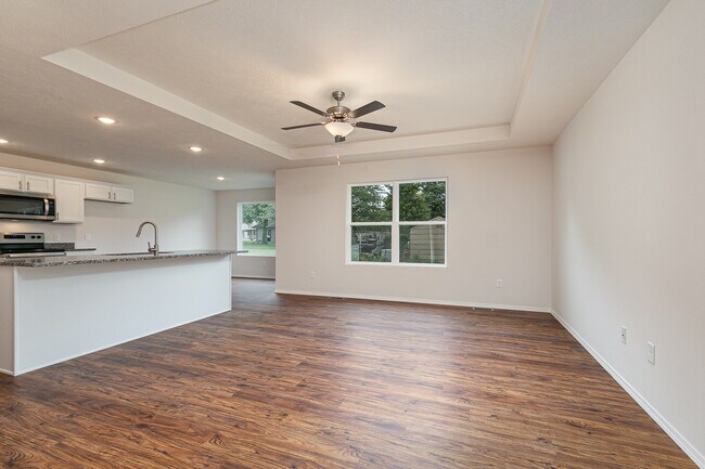 Building Photo - 376 W Granada St