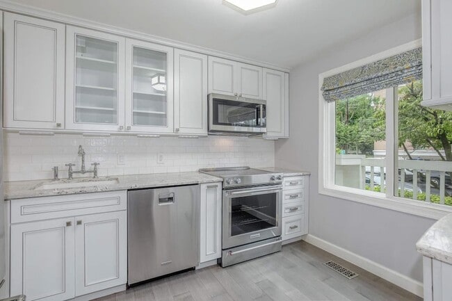 Building Photo - 935 S Taylor St