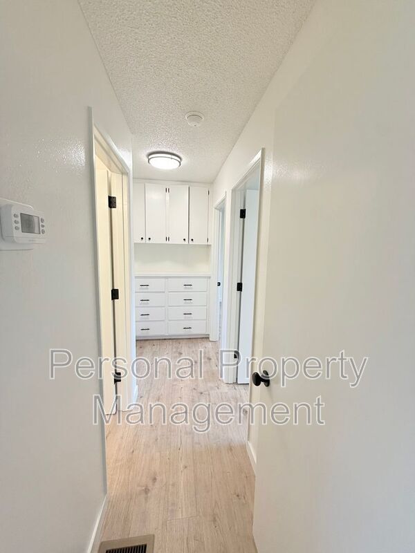 Building Photo - 12202 NE 2nd St