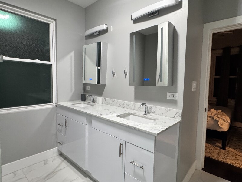 Building Photo - 3526 Lake St