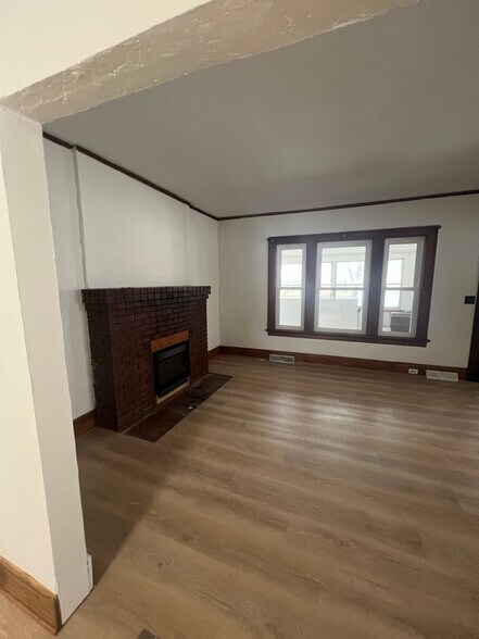 Building Photo - 911 Townline Rd