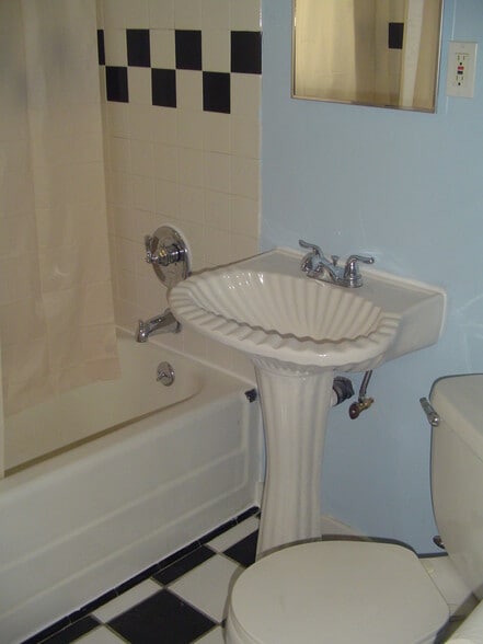 Building Photo - 73 Cottage St