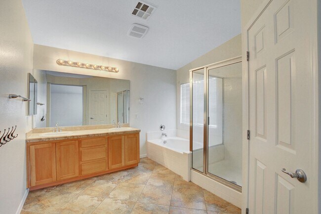 Building Photo - Beautiful Home in Amazing Rhodes Ranch - G...