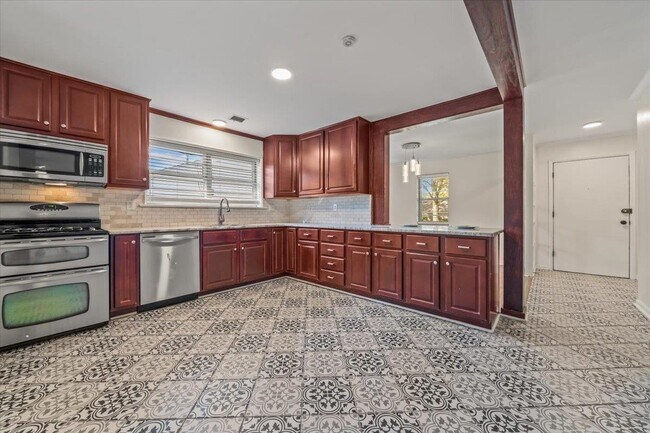 Building Photo - 1554 Estate Dr