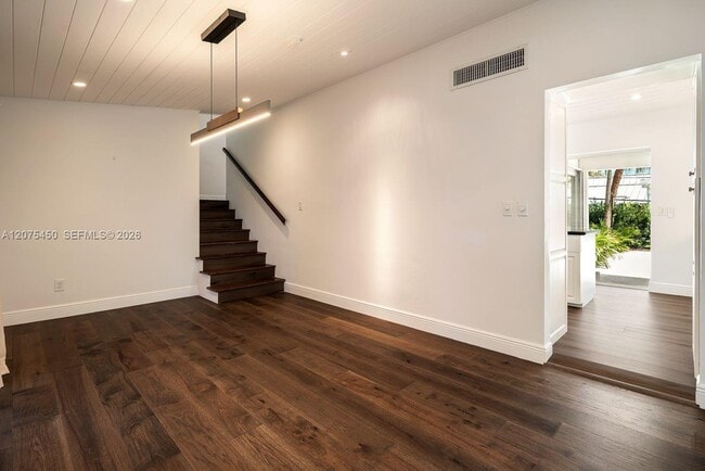 Building Photo - 669 S Mashta Dr
