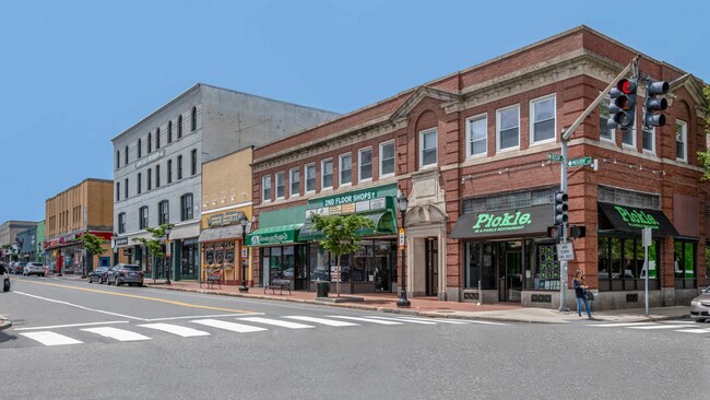 Building Photo - 176-178 Newton St