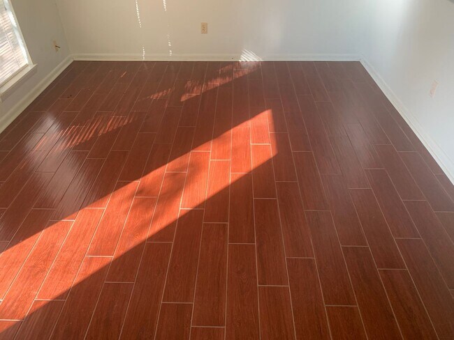 Building Photo - 7910 Mustang Dr