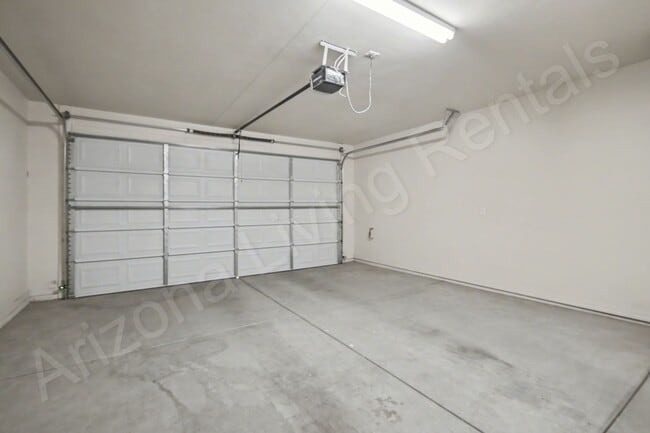 Building Photo - CENTRALLY LOCATED...RV PARKING...LARGE LOT