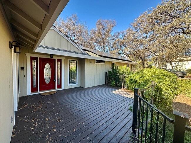 Building Photo - Beautiful 4-Bedroom Home with Stunning Vie...