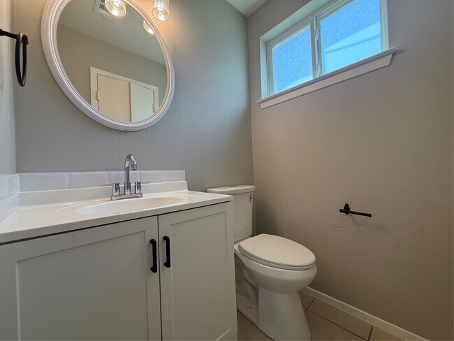 Building Photo - 723 Onaleigh Dr