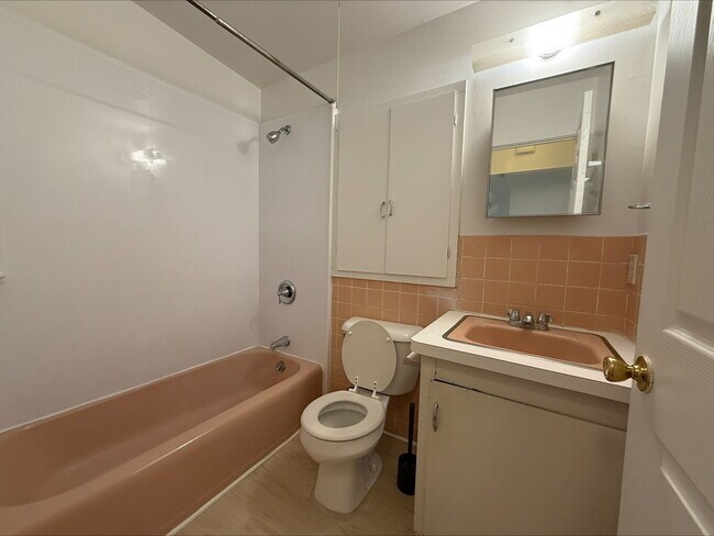 Building Photo - 125 Glendale Dr