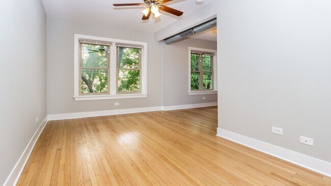 Building Photo - Stunning 1 bed 1 bath in the Lincoln Square area