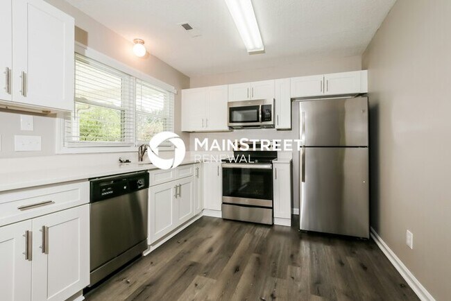 Building Photo - 3 Bedroom Pet-Friendly Home in Greensboro, NC with Main Street Renewal