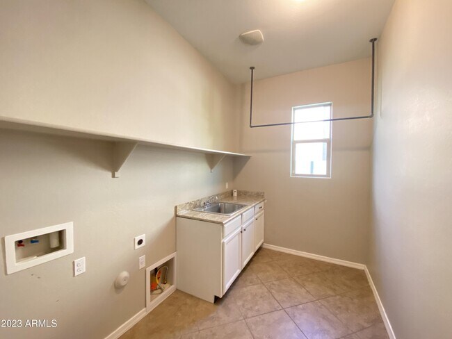 Building Photo - 20841 W Eastview Way