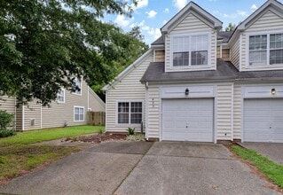 Building Photo - Spacious Duplex in Willow Lakes