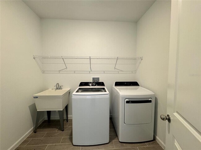 Building Photo - 8885 SW 68th Ter Rd