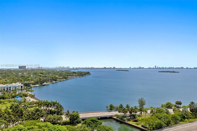 Building Photo - 601 NE 36th St