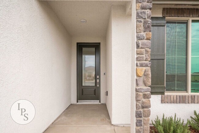 Building Photo - 2022 South/East Fresno Home, 4BR/2BA - Lots of Amenities!