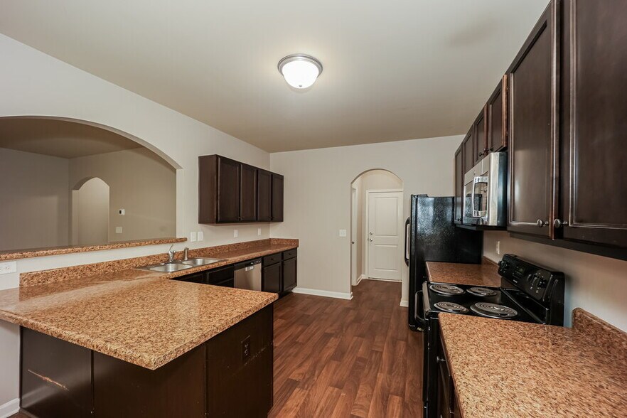 Building Photo - 258 Stillwood Dr