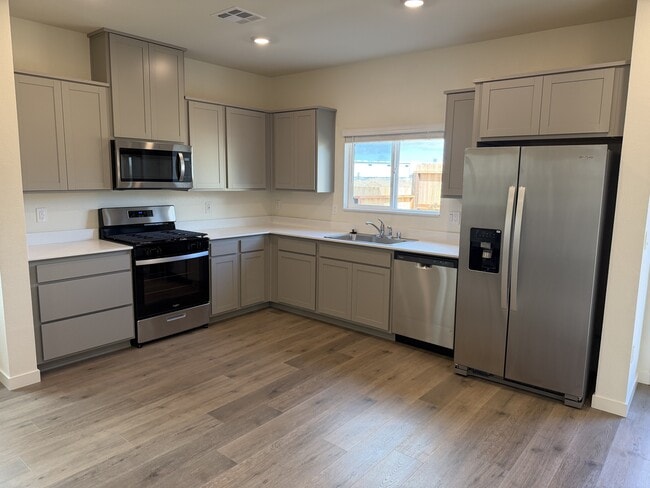 Building Photo - 8426 Redwood Dawn Dr