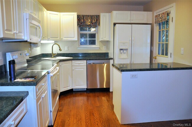 Building Photo - 23 Deertree Ln
