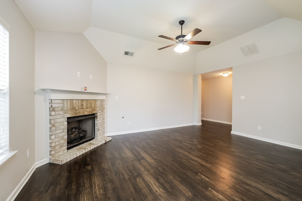 Building Photo - 1074 Darren Cir E