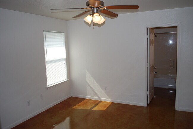 Building Photo - 938 RW