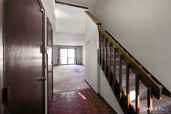 Building Photo - 17 Oak Forest Dr