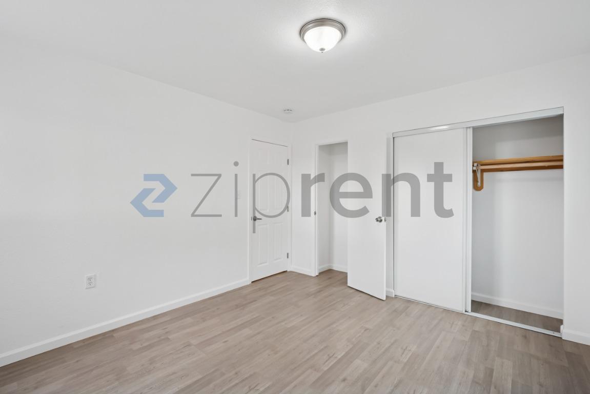 Building Photo - 2204 E 24th St