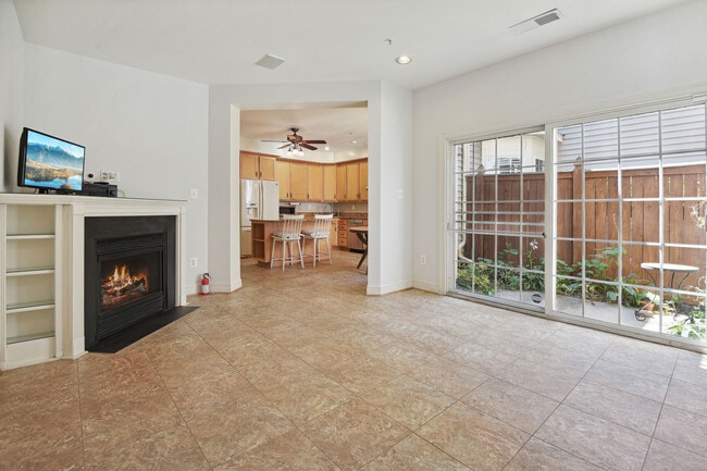 Building Photo - 557 Longhorn Crescent