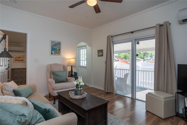 Building Photo - 327 25th St S