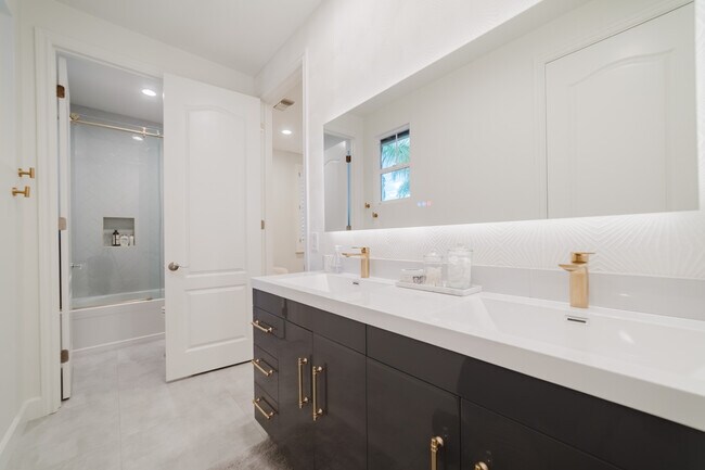 Building Photo - 7337 Corte TOMILLO