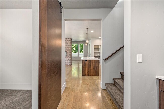Building Photo - 2758 S Honeycomb Way