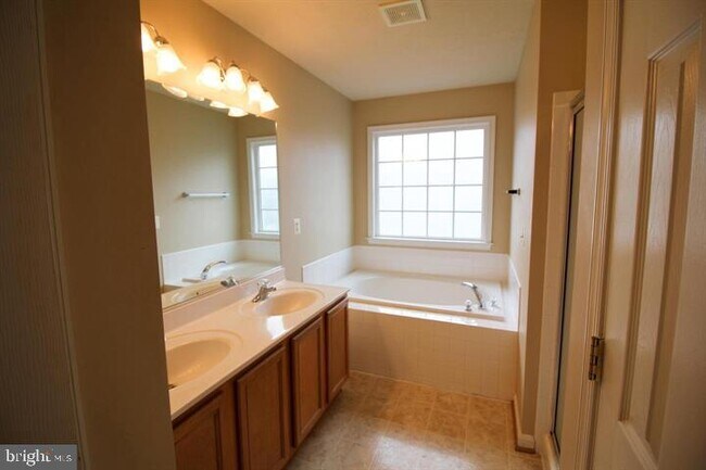 Building Photo - 35382 Gosling Ln