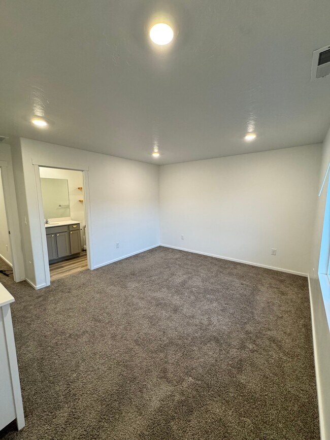 Building Photo - 241 Portside Ln
