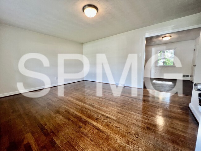 Building Photo - 1662 Barnett Rd NW