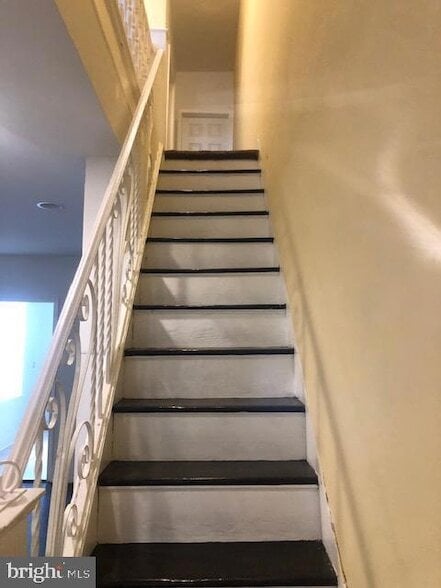 Building Photo - 5321 Reinhard St