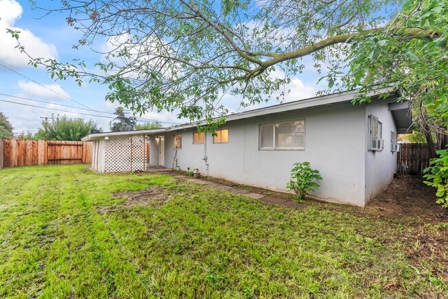 Building Photo - 6404 Stoneman Dr