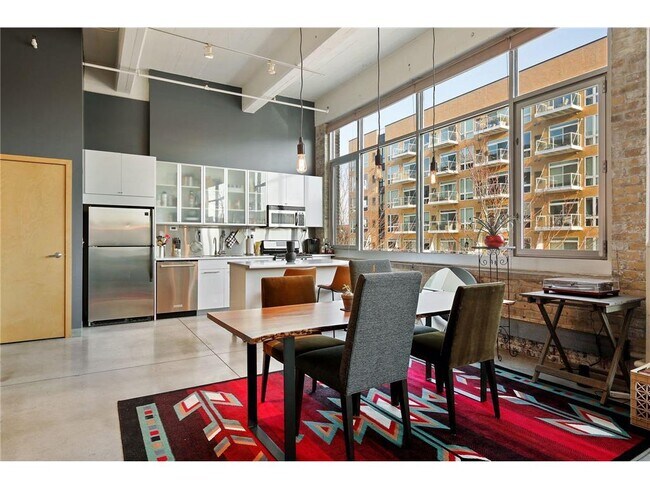 Building Photo - 700 N Washington Ave